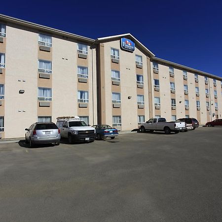 Pomeroy Inn & Suites Fort St. John Экстерьер фото