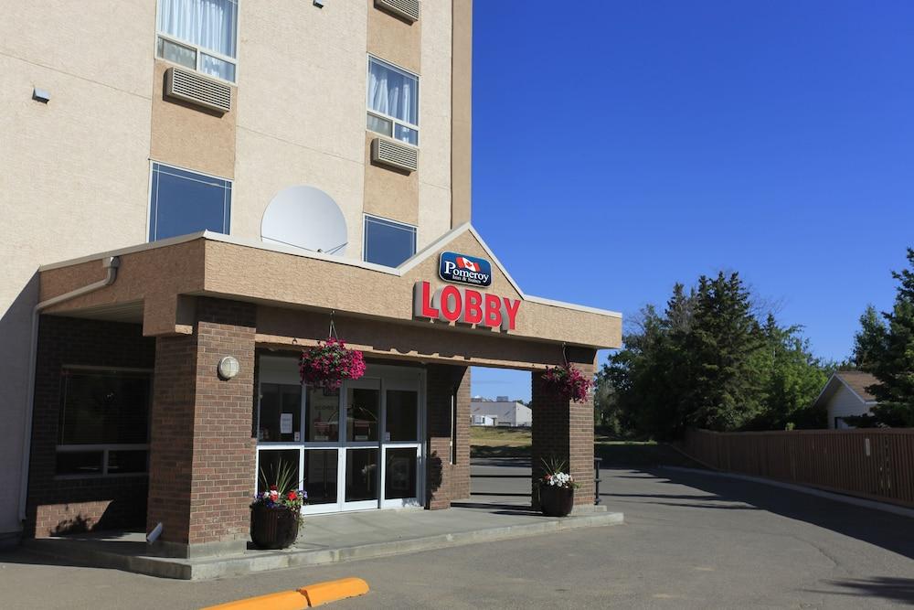 Pomeroy Inn & Suites Fort St. John Экстерьер фото