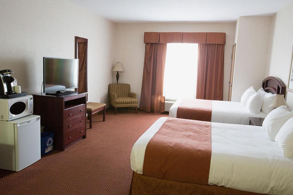 Pomeroy Inn & Suites Fort St. John Экстерьер фото