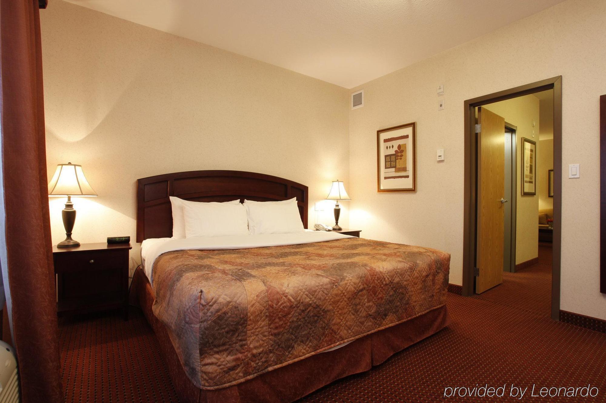 Pomeroy Inn & Suites Fort St. John Экстерьер фото